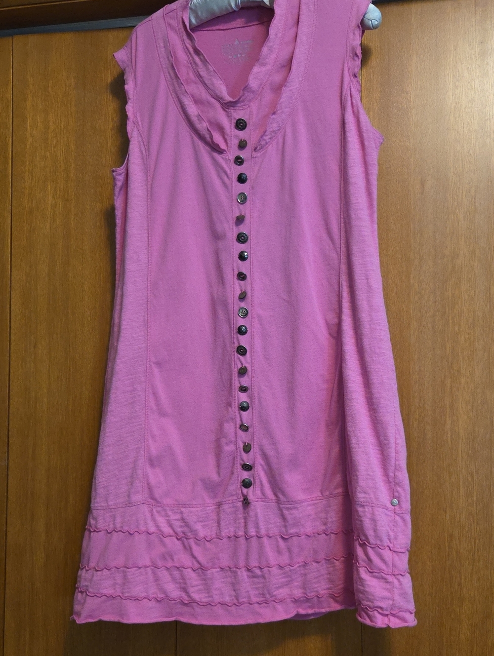 neon buddha Sleeveless Button-Front Pink Tiered-Hem Dress 95% Cotton5% Spandex